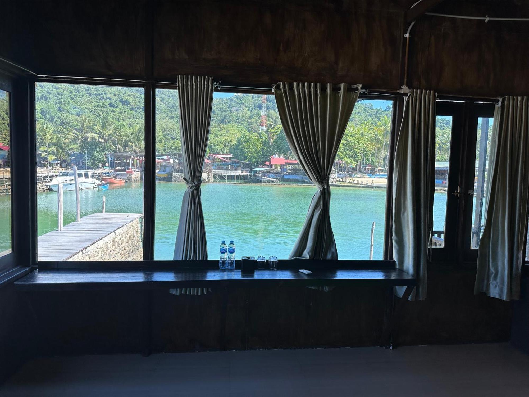Mooi Park Hotel Sorong Ngoại thất bức ảnh