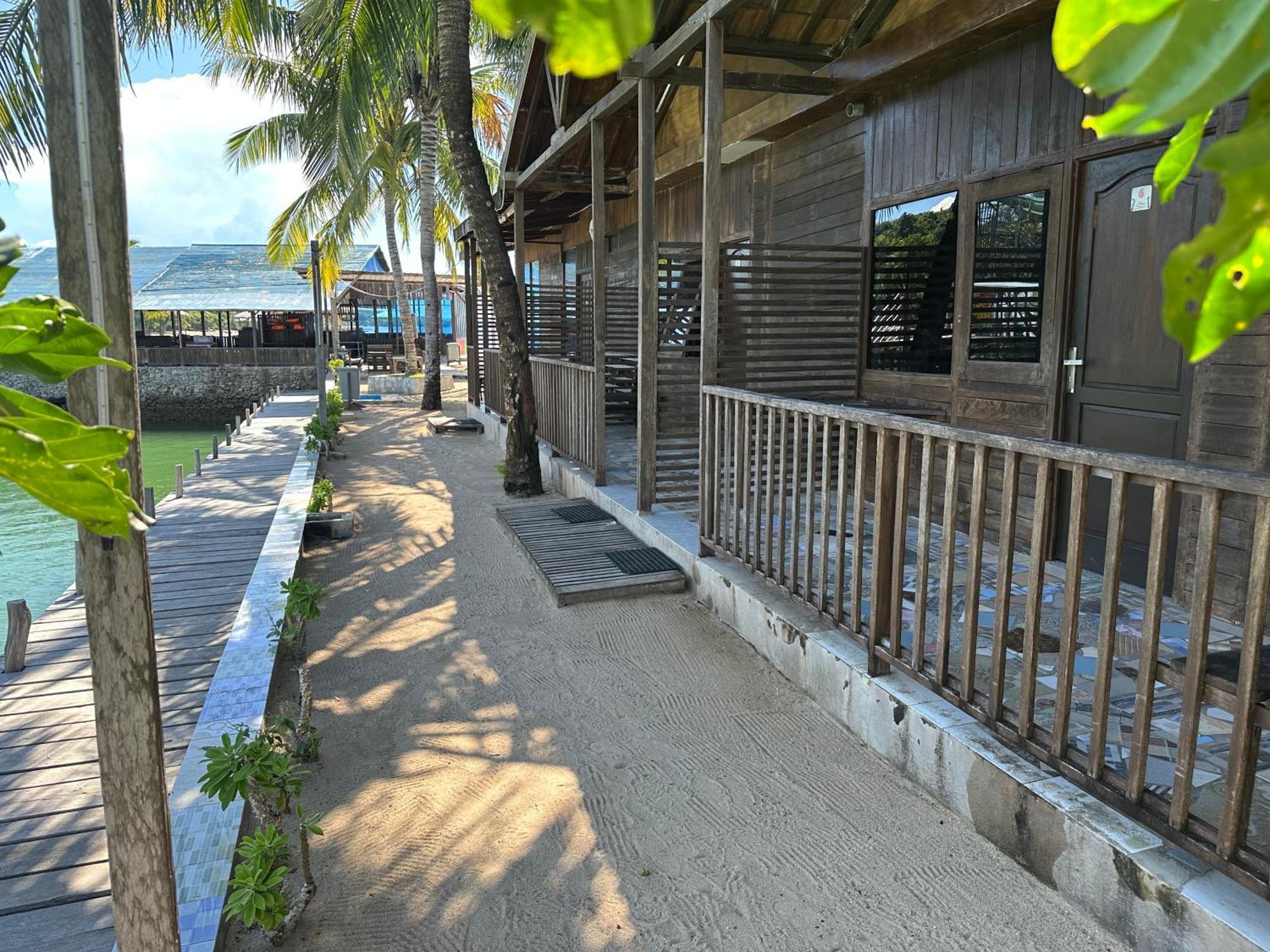 Mooi Park Hotel Sorong Ngoại thất bức ảnh